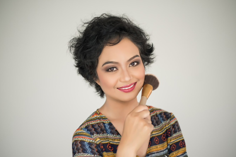Siyona Raina Wearing makeup