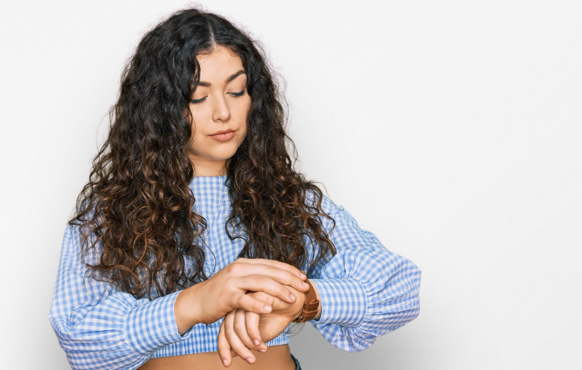 How To Manage Dry, Itchy Skin by Siyona Raina